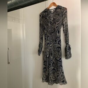 Diane Von Furstenberg, Vintage, Navy Blue w Gray Paisley dress, Size 8